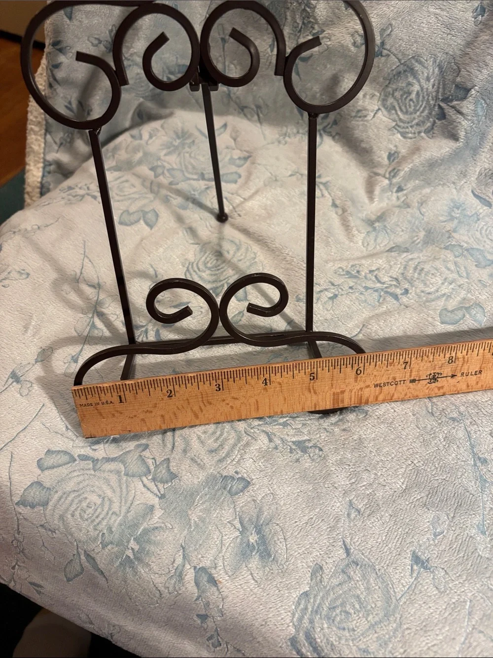 Decorative Metal Scroll Easel in Dark Brown